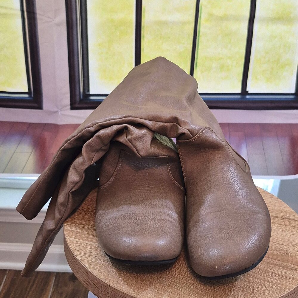Woman's Tan Boots - Size 9